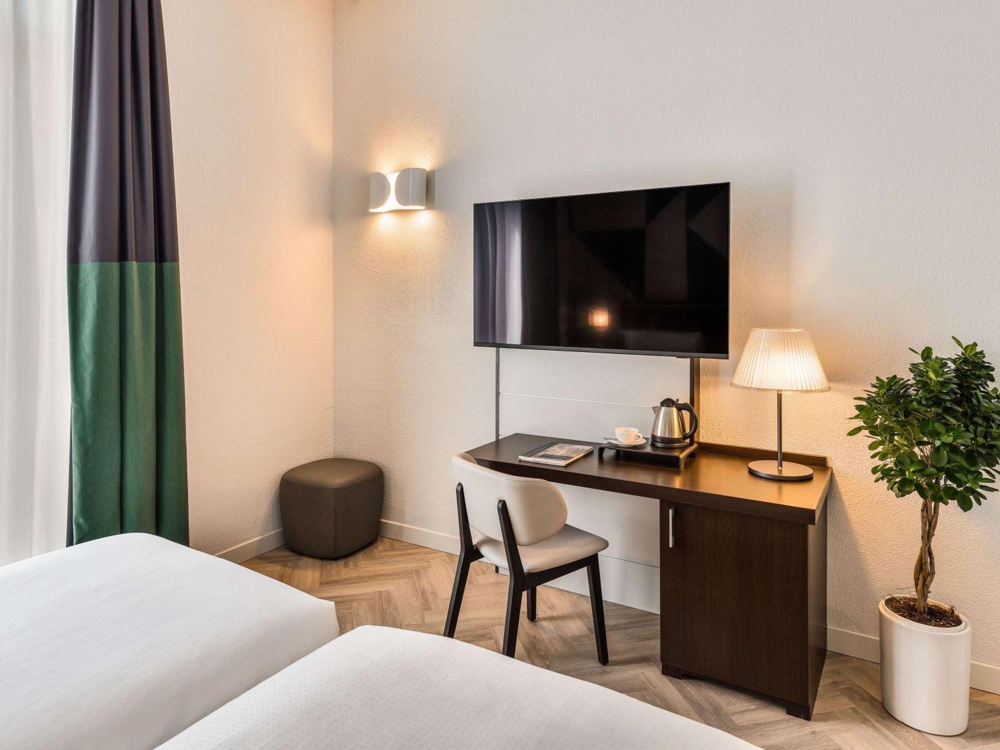 Mercure Napoli Centro Angioino Exterior photo